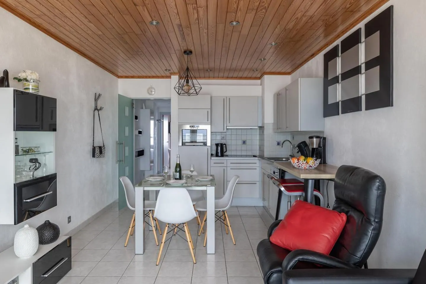 Modern Apartment With Seaview T8 Ostend